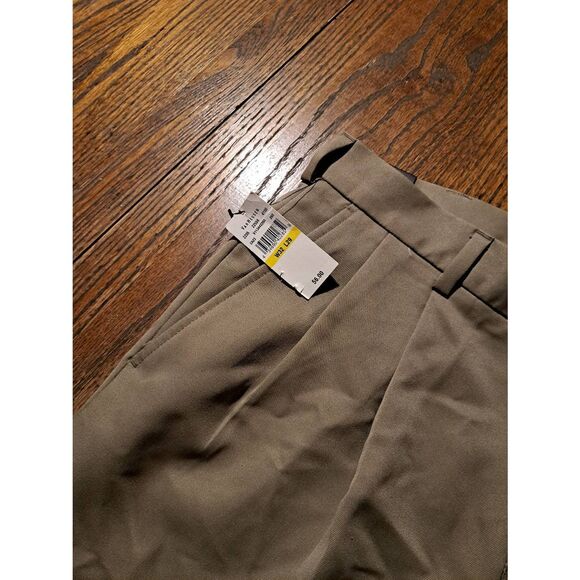 New 32x29 Van Heusen Men’s Pleated Dress Pants Brown Microfiber Comfort Stretch - Picture 3 of 5